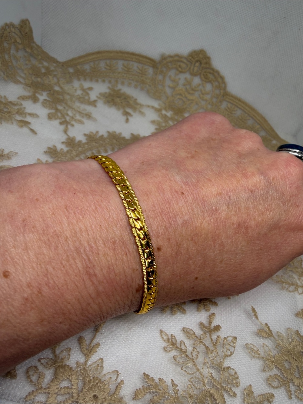 18K Marked Gold Herringbone Bracelet 7.5” Old Money Estate